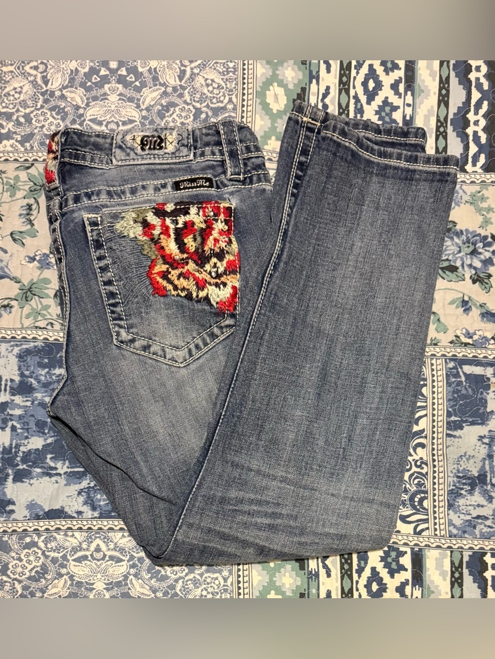 Miss Me Straight Leg Blue Jeans with Embroidered Tiger Patch Sz 31W